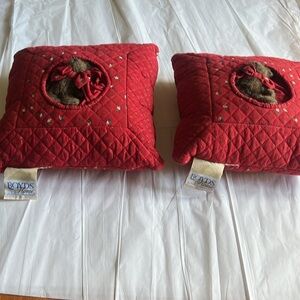 BOYD BEAR HOME COLLECTION set of 2 decorative pillows with bears. EUC